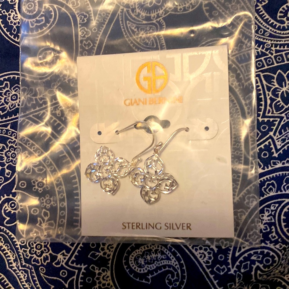 🔥STERLING SILVER EXCLUSIVE FLORAL EARRINGS MSRP 85.00!!!